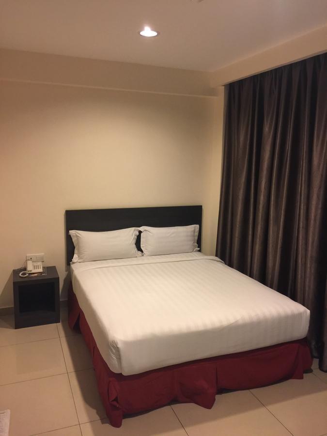 Premierz Hotel لابوان المظهر الخارجي الصورة