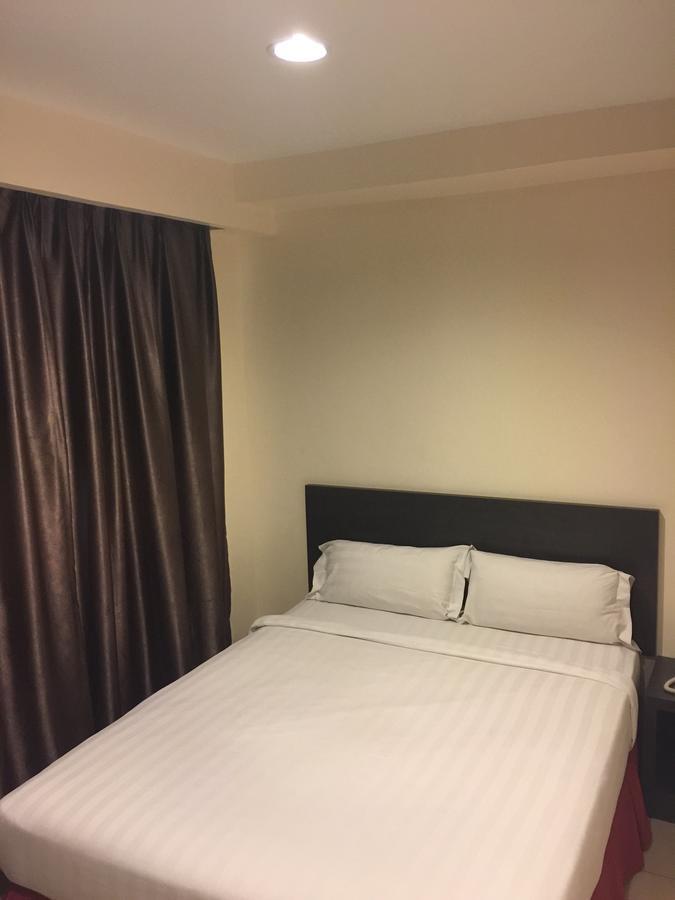 Premierz Hotel لابوان المظهر الخارجي الصورة