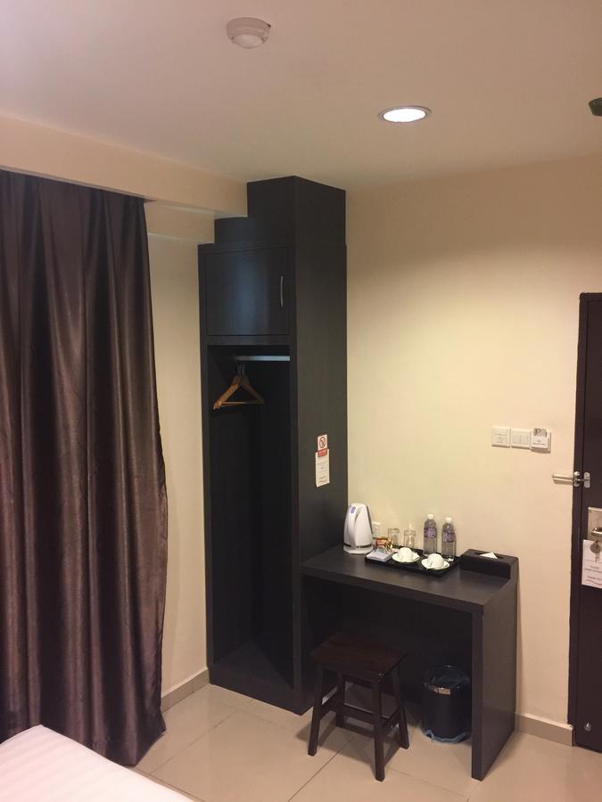 Premierz Hotel لابوان المظهر الخارجي الصورة