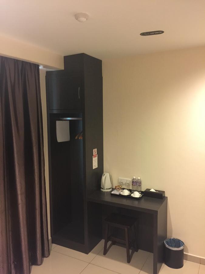 Premierz Hotel لابوان المظهر الخارجي الصورة