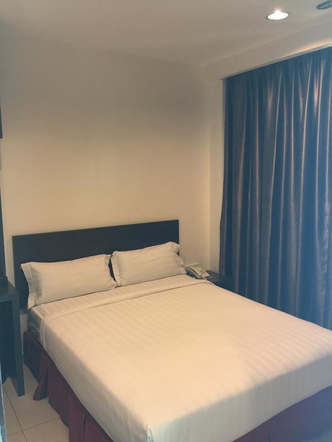 Premierz Hotel لابوان المظهر الخارجي الصورة